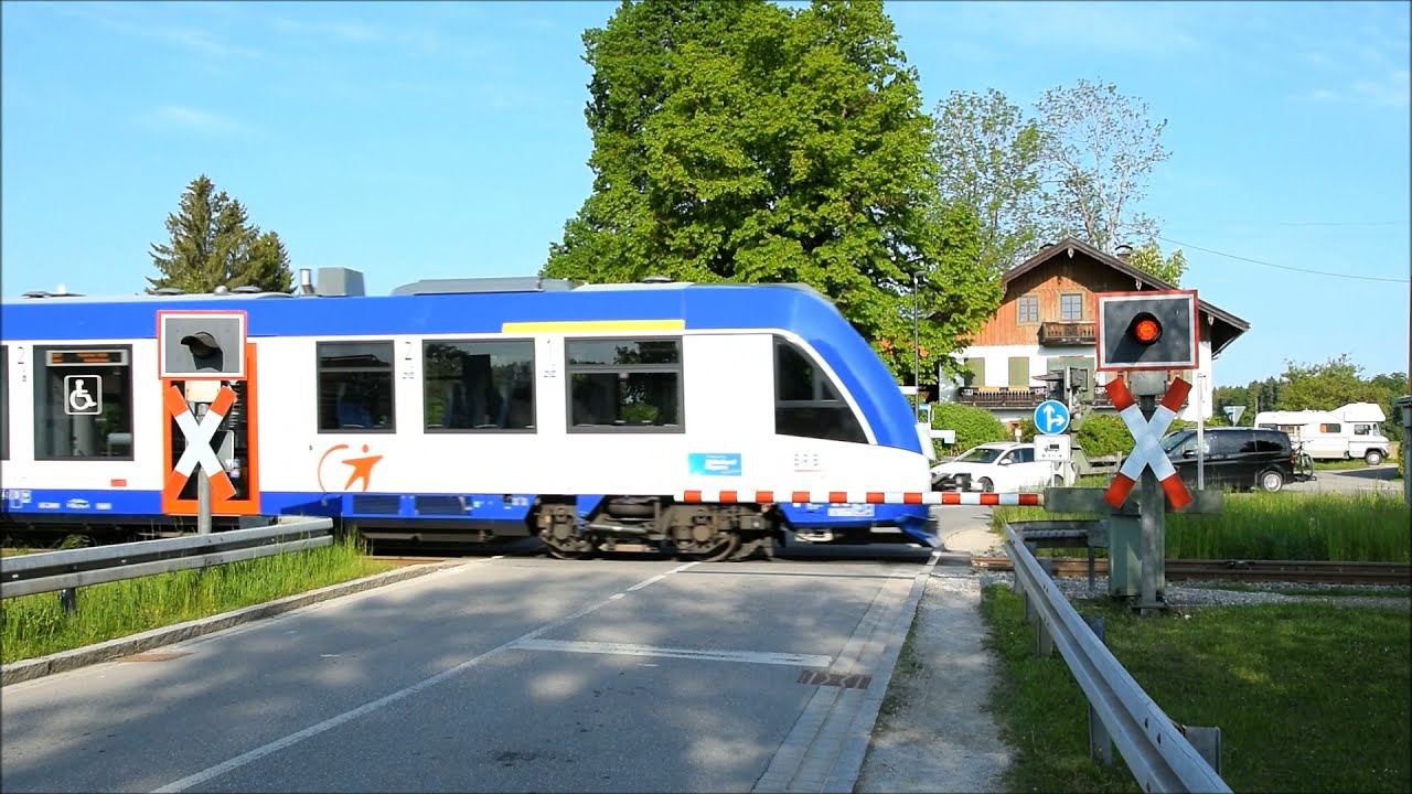 Bahnübergang Oberwarngau "Bahnhofstraße"