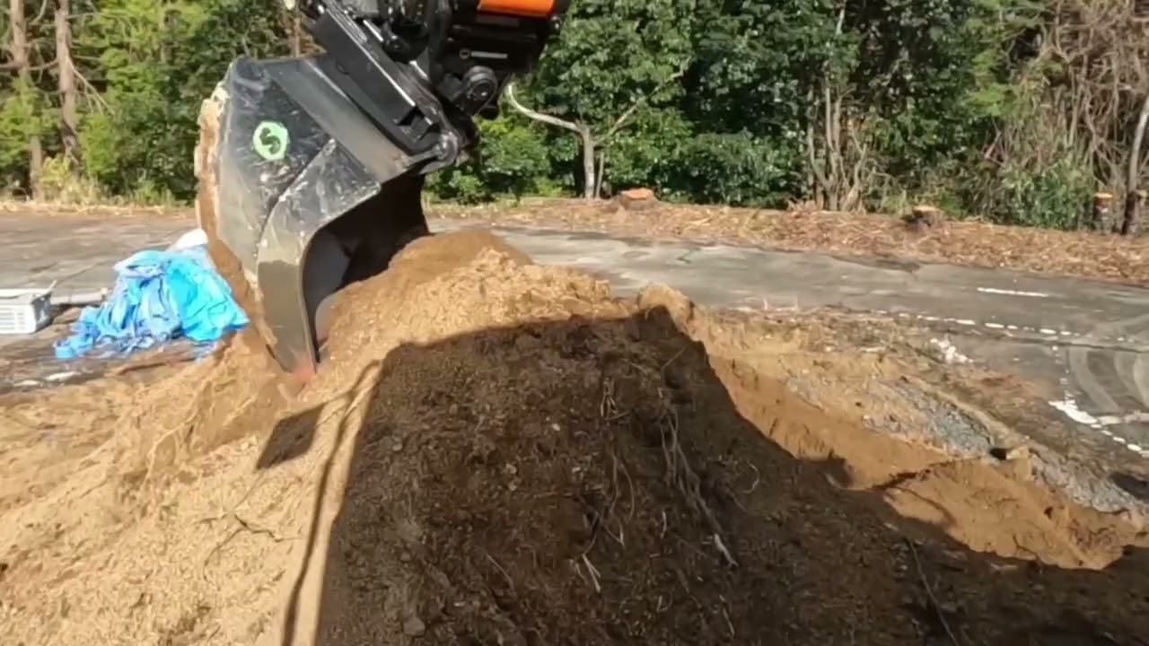 積込み作業 〜花壇の土撤去〜