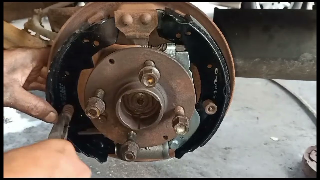 bmw e30 rear brake shoe  installation..