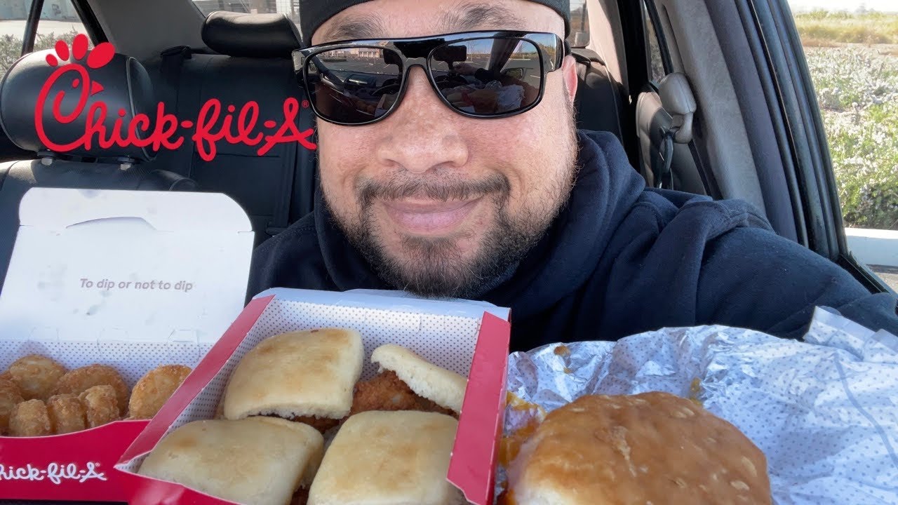 FIRST TIME TRYING CHICK-FIL-A BREAKFAST (CHICKEN BISCUIT + MINI CHICKEN BISCUITS + HASH BROWNS)