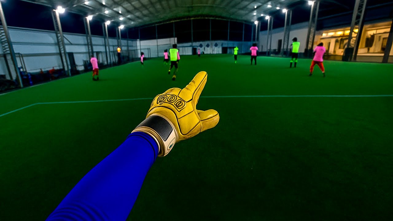 COMO &Eacute; SER GOLEIRO &Agrave; NOITE? FUTEBOL EM PRIMEIRA PESSOA!