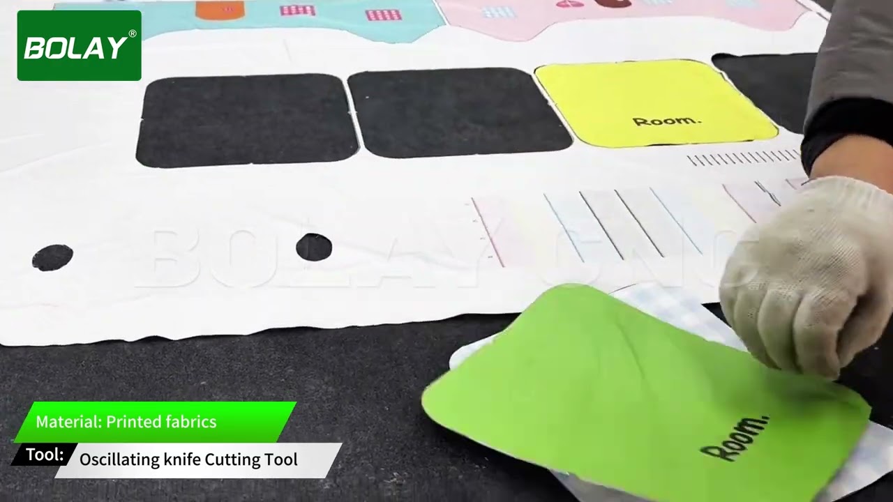 Single-layer printed fabric cutting with oscillating knife cutting machine