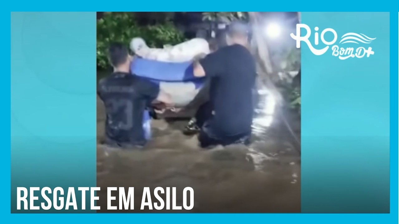 CHUVA ALAGA RUAS INVADE CASAS EM NOVA IGUAÇU