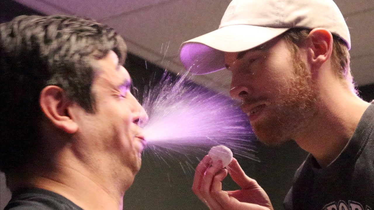 СМЕЙШЬСЯ — ПРОИГРАЕШЬ! (с Кэмерон Домаски)