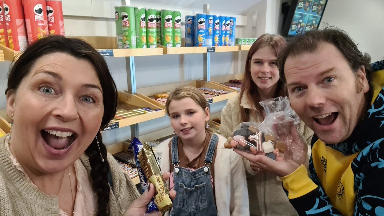 Kører på Ros Torv for at tage i biffen😀BLANDER SLIK TIL FILMEN🍬