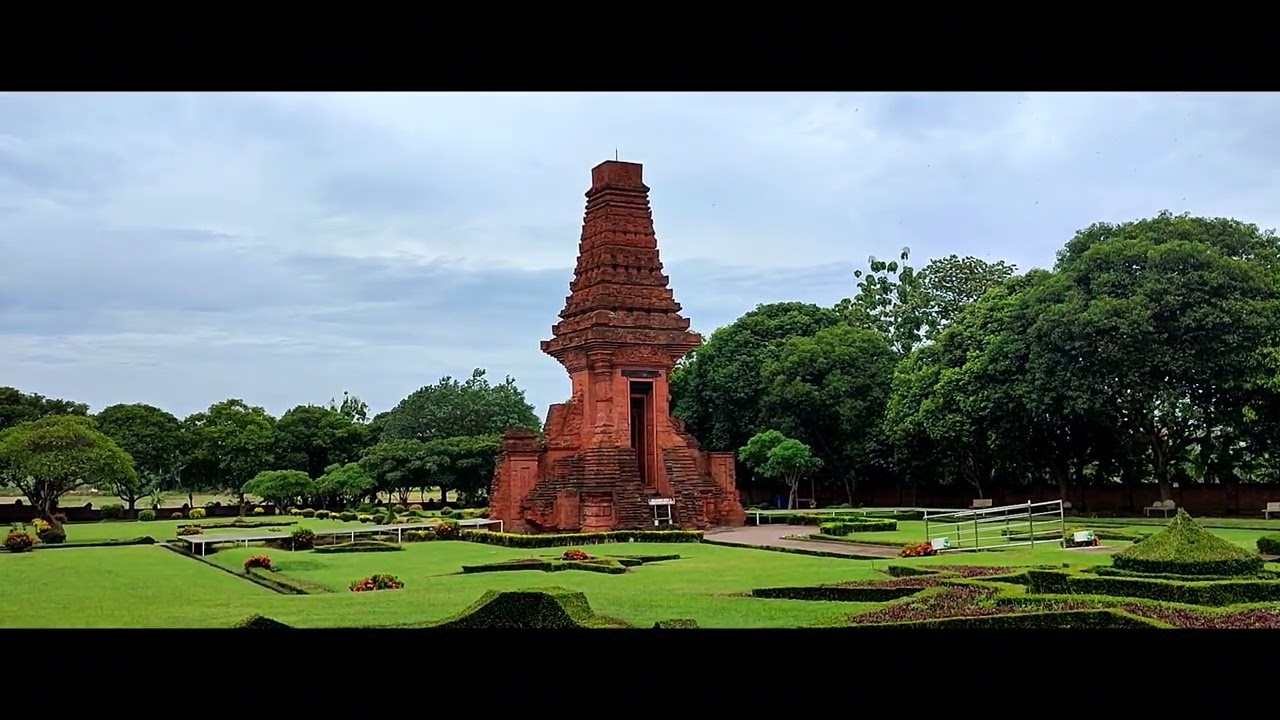 Bajang ratu trowulan mojokerto 
