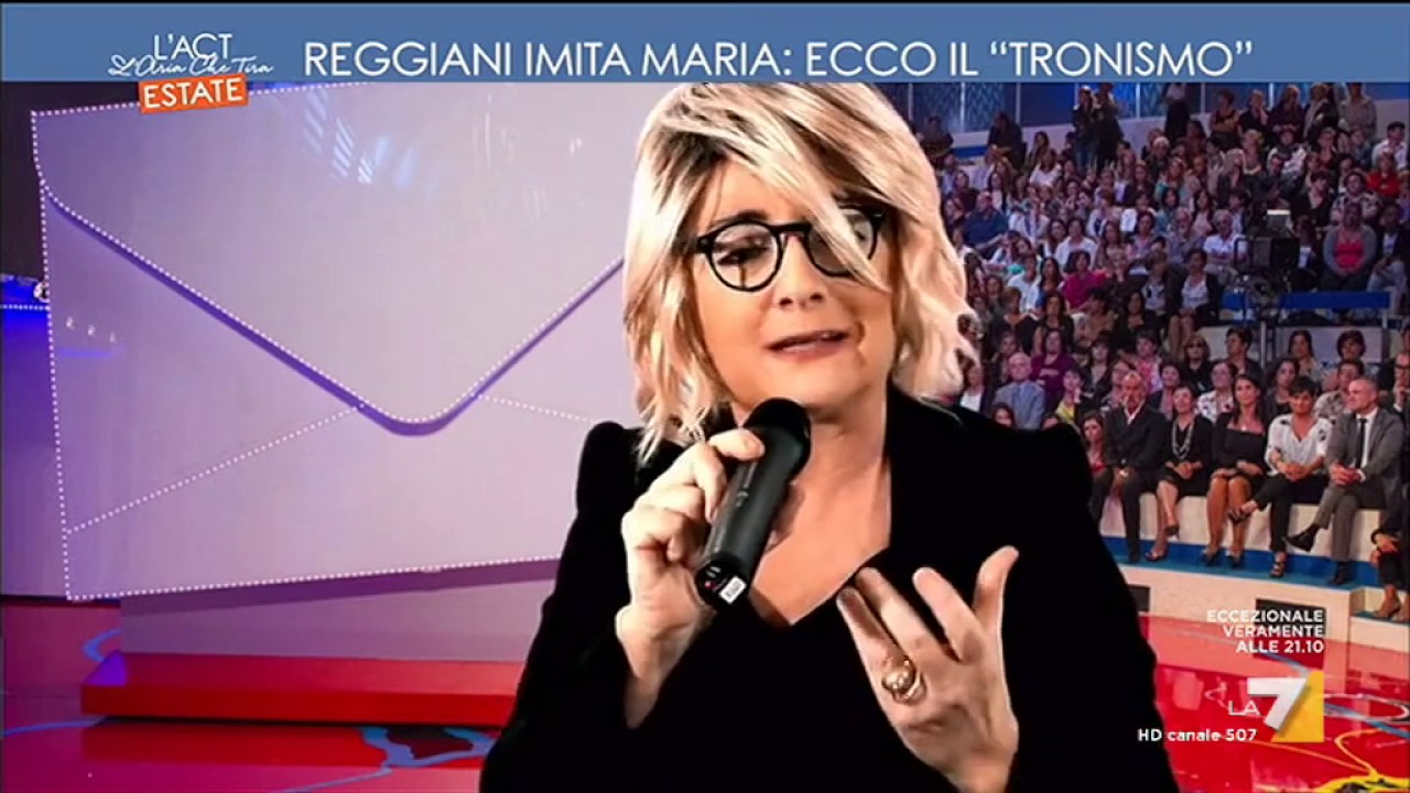 Francesca Reggiani imita Maria De Filippi: ecco il 'tronismo'