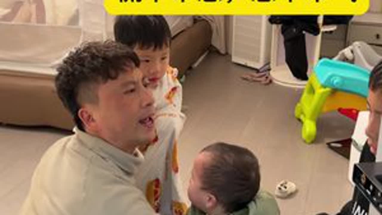 当90后爸爸下班见到六个儿子 家里有六大神兽，根本忙不过，一屋子儿子😏#亲子互动 #内容太过真实 #爸爸带娃 #家庭日常 #六个儿子的爸爸