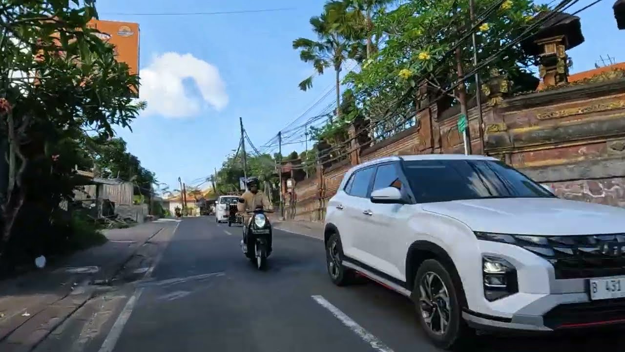 Uluwatu, Bali by scooter - City center to Sundays beach club