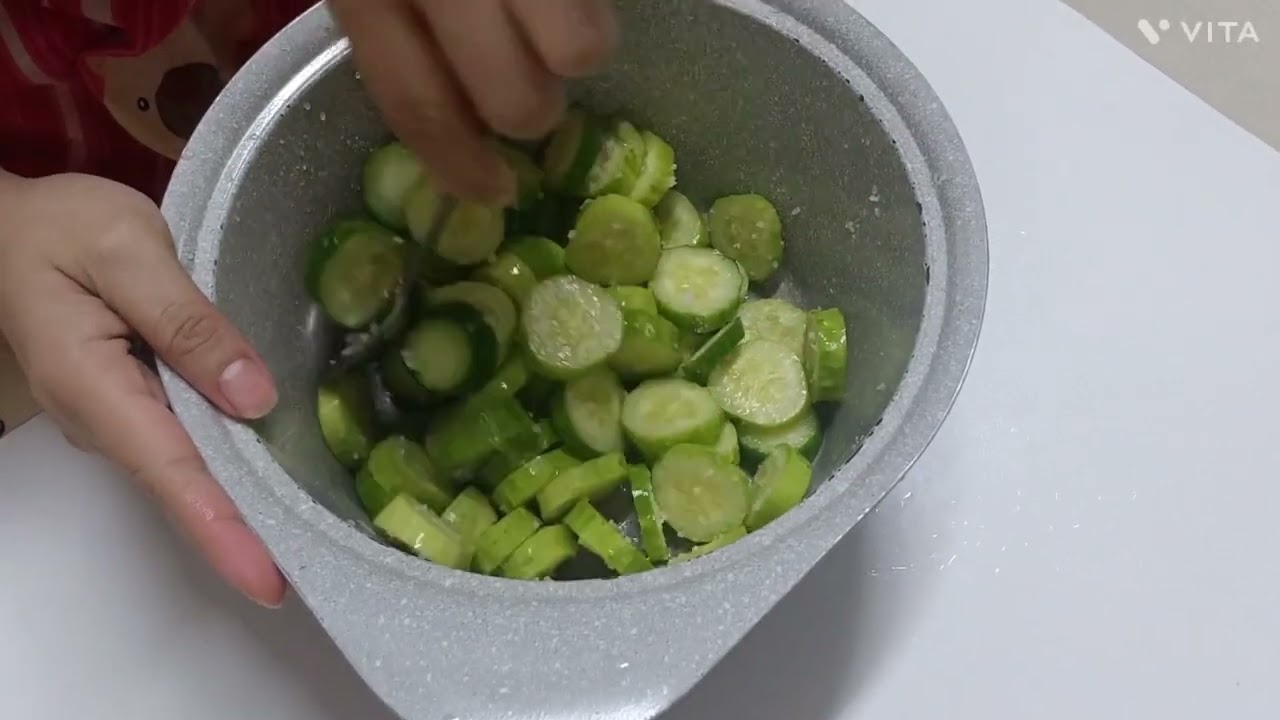 Cucumber kimchi 