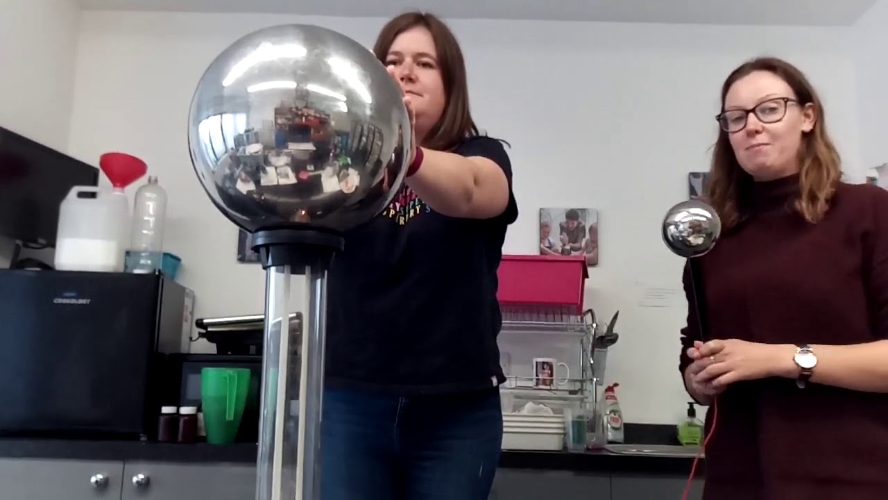 How to use the Van de Graaff generator