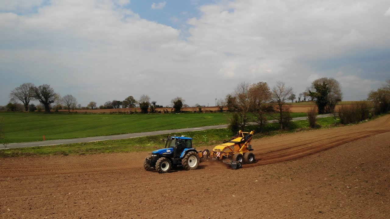 Chantier peu commun en Mayenne | Ramassage de cailloux | Jeulin ELHO Scorpio 550 | ETA Legentil