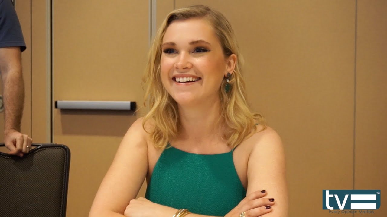 The 100 (CW) Season 3: Eliza Taylor Interview