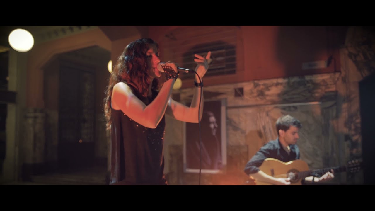 Milonga de ojos dorados, por Maia Castro