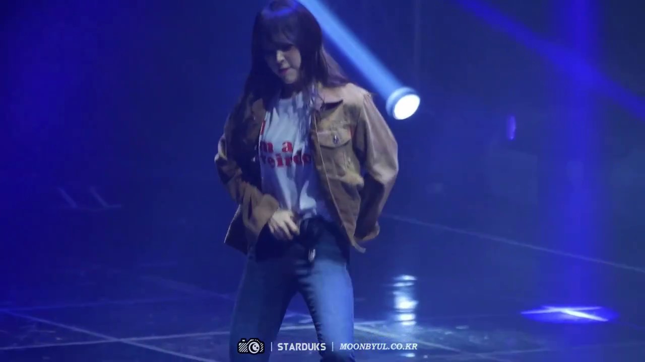 171028 마마무 무럭무럭 피크닉 개인무대 문별 직캠(Love + Babay)