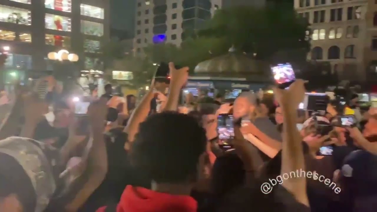 Crowd Chants 'F*** Cuomo' in Union Square Park Following New York Governor's Resignation
