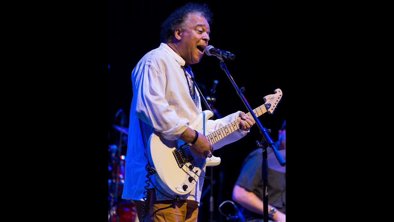 Michael Mchenry chatting with Joe Knaggs -