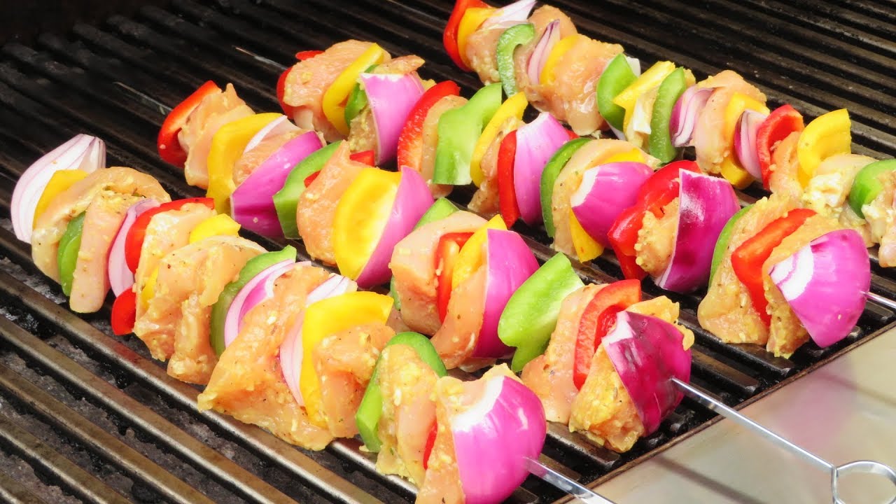 COMO HACER PINCHOS O BROCHETAS DE  PECHUGA DE POLLO  A LA PARRILLA