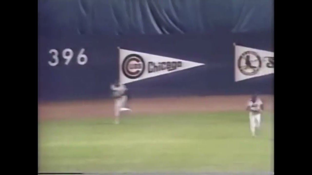 STL@NYM: Mookie Wilson makes a spectacular catch (1984)