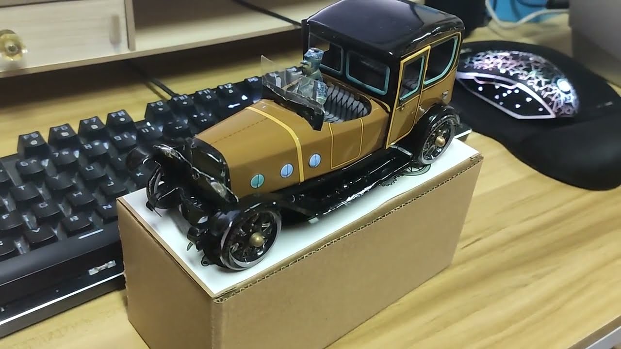 MS806 Vintage Old Fashioned Green Car Retro Clockwork Wind Up Tin Toy
