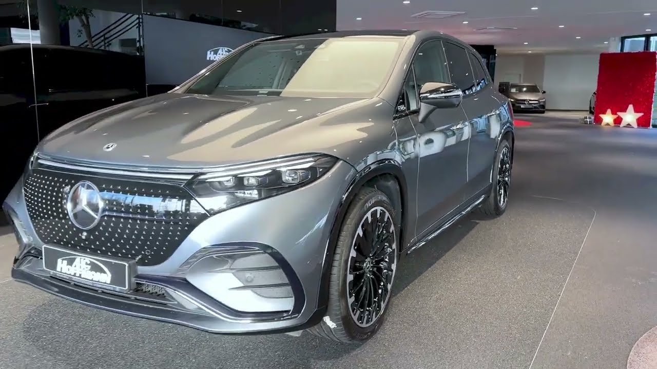 Junger Stern: EQS 450 4MATIC SUV