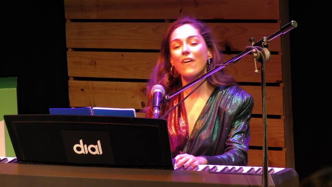 Escenari Dial amb MARIA PARRADO