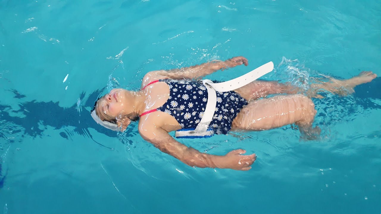 Je vais à la piscine