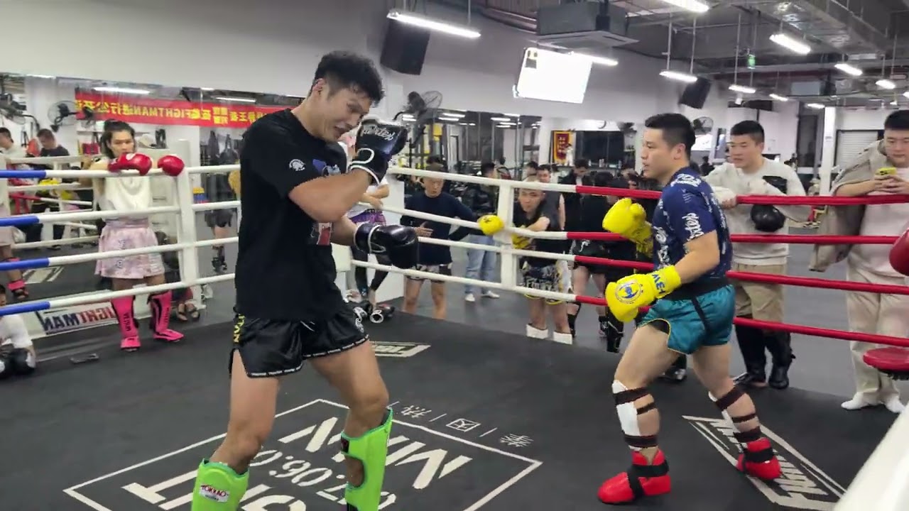 Sparr with K-1 crushweight world champion Liu Ce. #k1 #kickboxing