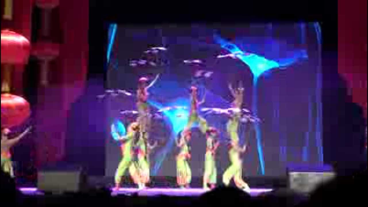 Incredible Plates Spinning  ( China National Acrobatic Troupe )中國雜技－轉碟