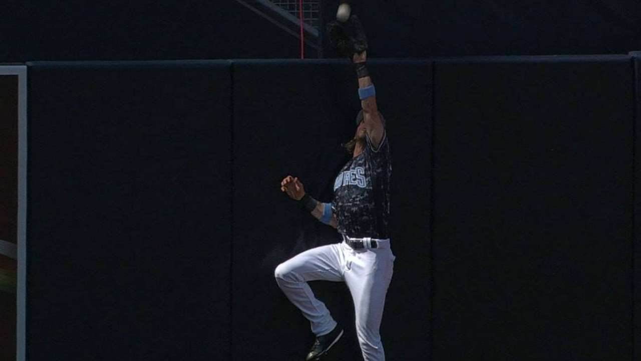 WSH@SD: Jankowski robs a home run with great grab