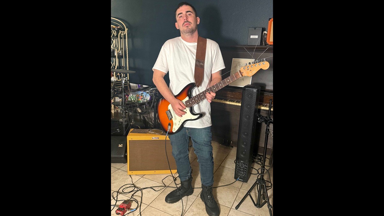 Im Gone -Daniel Brady (Official Live Performance) Late Night Sessions. (Full Song)
