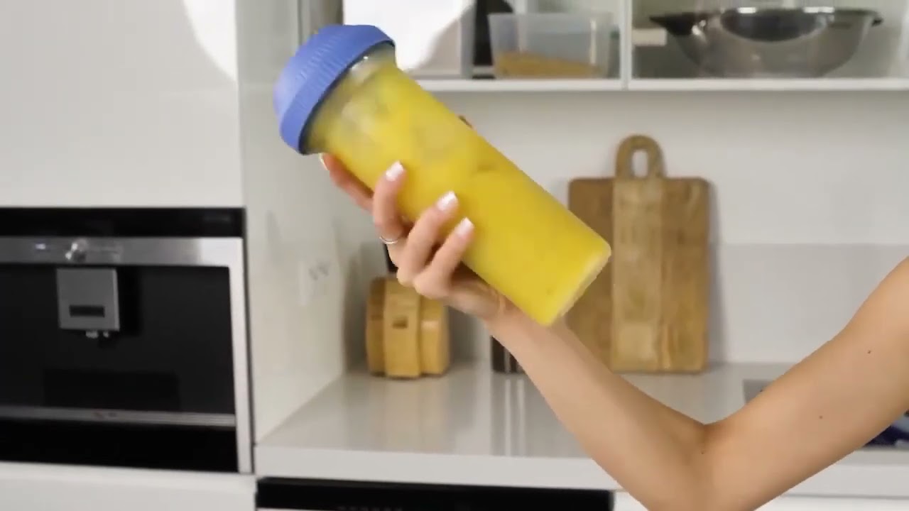 Tupperware Ātrais Šeiker is 750 ml.