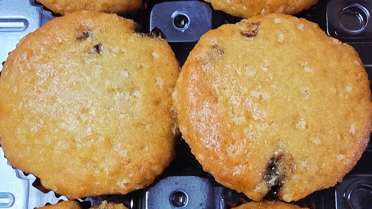 🍫☁️ Light, fluffy & chocolatey – Chocolate Infused Vanilla Muffins you’ll fall in love with!