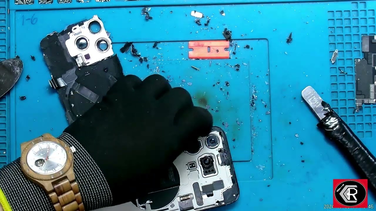 reconstruccion de un iphone 15 pro max