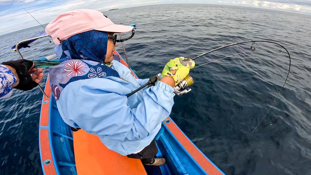 Detik-Detik IKAN BESAR Berhasil Naik Ngos2an Tenaga Habis,, Jigging Dekat Pulau !!