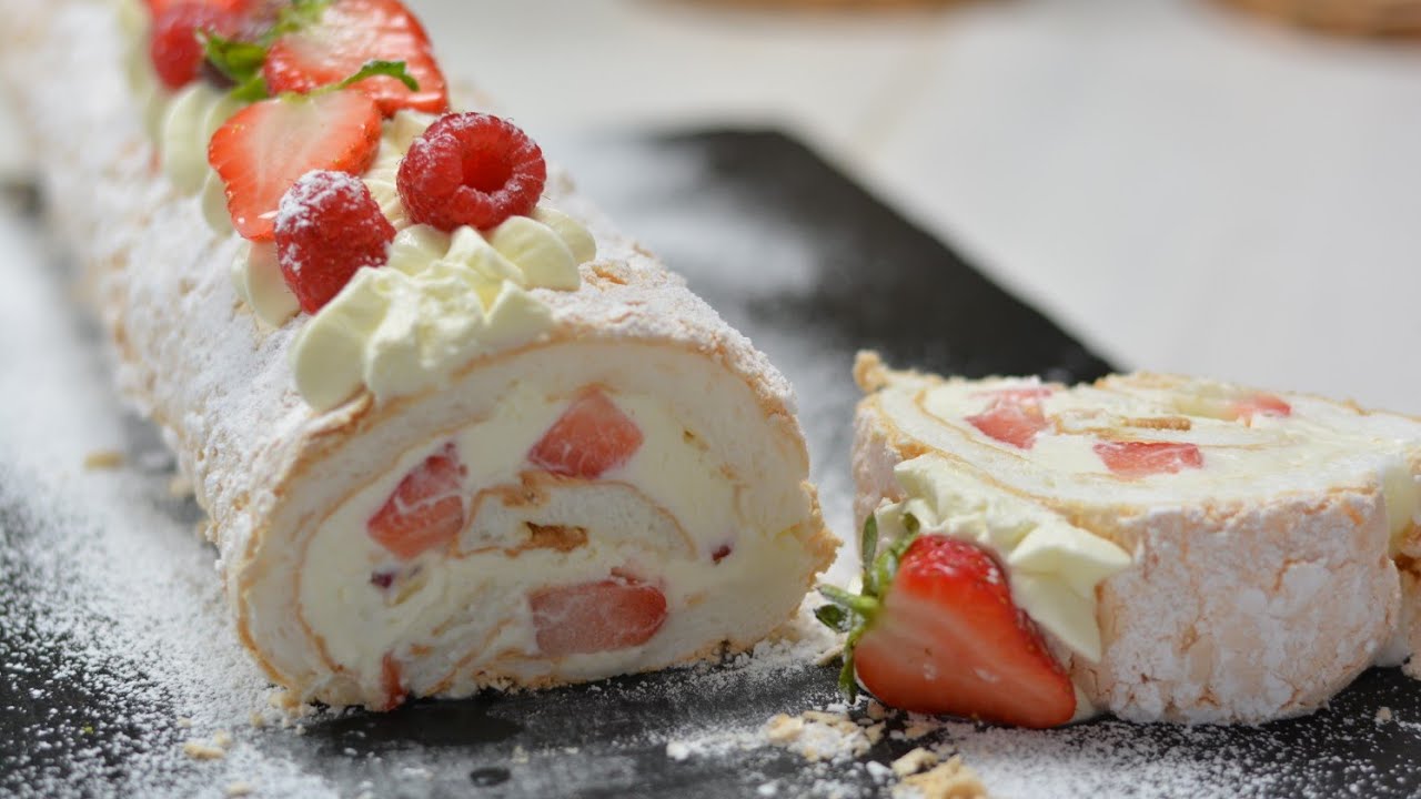 Pavlova roll  - rulada de bezea cu mascarpone, capsuni si zmeura | Taby's Welt