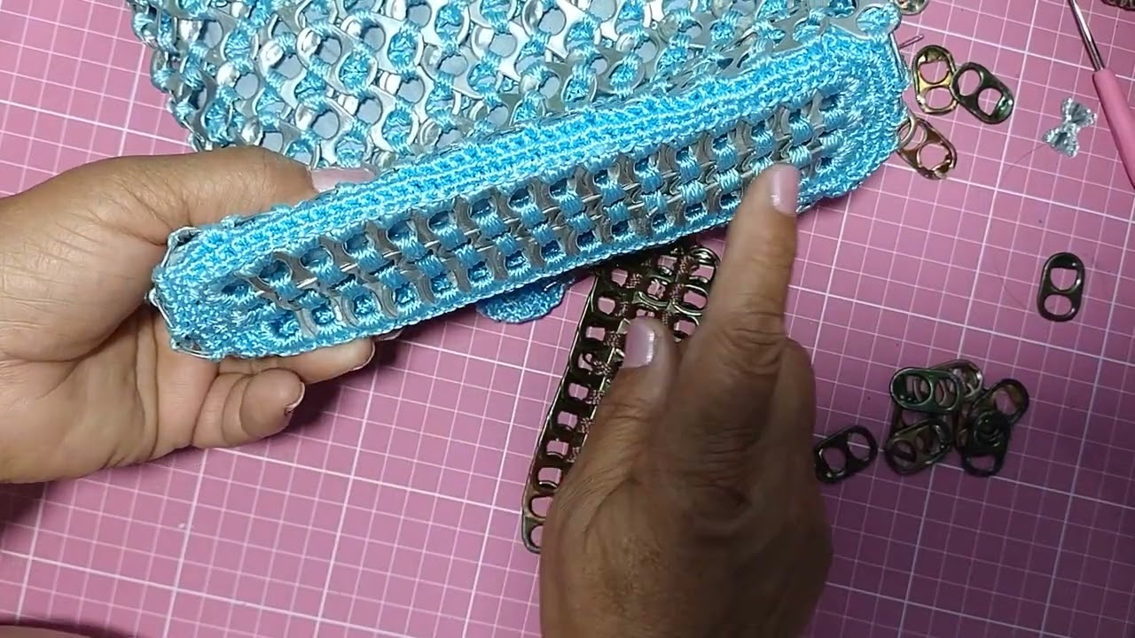 bolsa feita com lacres de latinha modelo 2