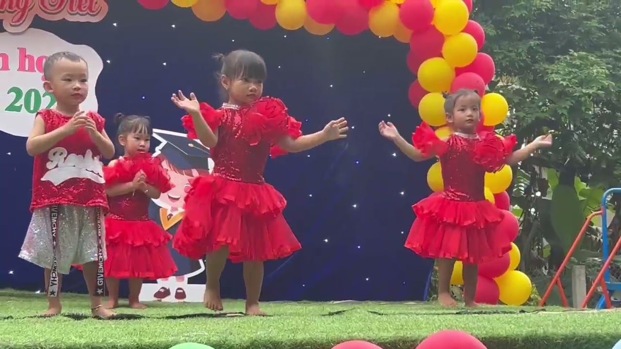 Múa tổng kết mầm non Bé vui ngày tổng kết