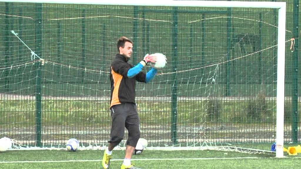 Leichtes Torwart training mit Berraat Turker und Torwart trainer Alvin Rouse