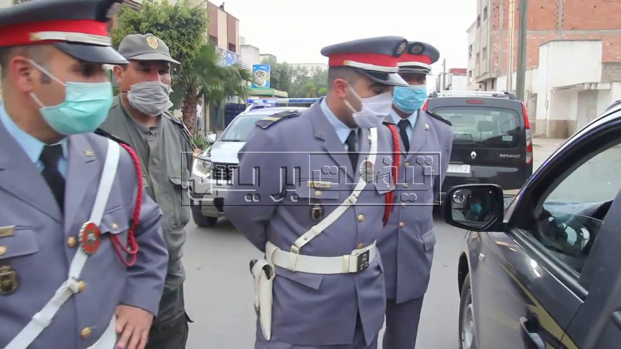 بالفيديو عناصر الدرك الملكي بسيدي علال البحراوي تواصل مجهوداتها لفرض حالة الطوارئ الصحية