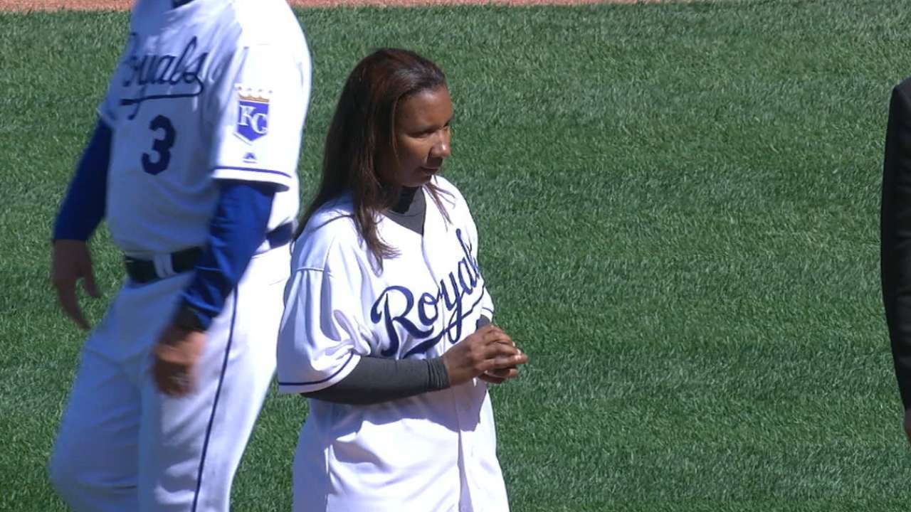 OAK@KC: Ventura's mother, Marisol, throws first pitch