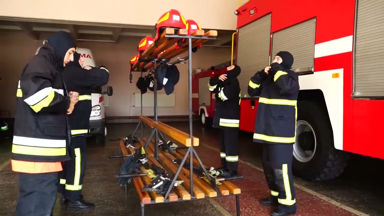Порядок надягання захисного одягу та спорядження пожежного рятувальника