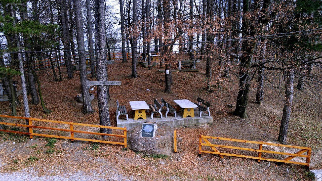 Izletište Stara Majevica i let dronom iznad oblaka na kraju videa. Drone view.