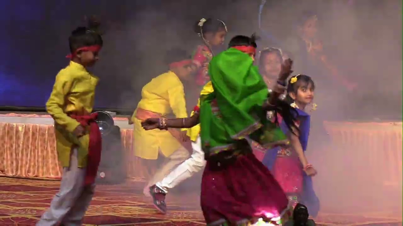 12 Radha Teri Chunari