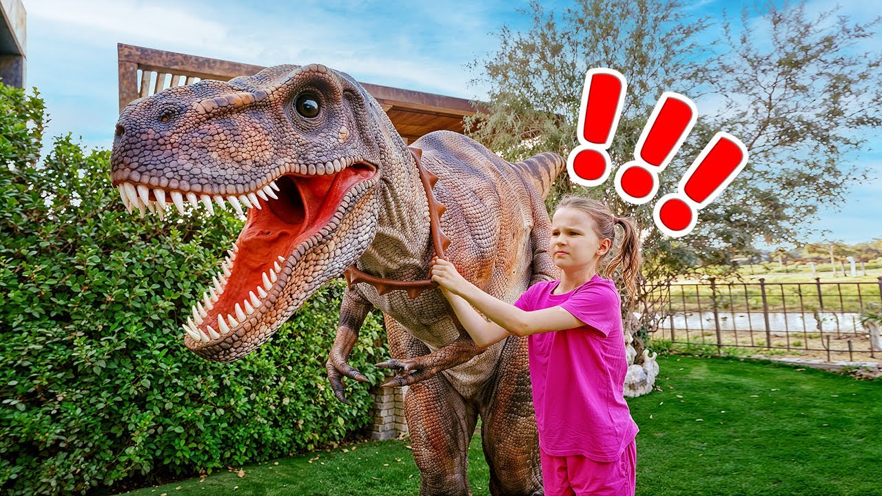 🦕 Стефи заботится о детёнышах динозавров: кормит и изучает их названия