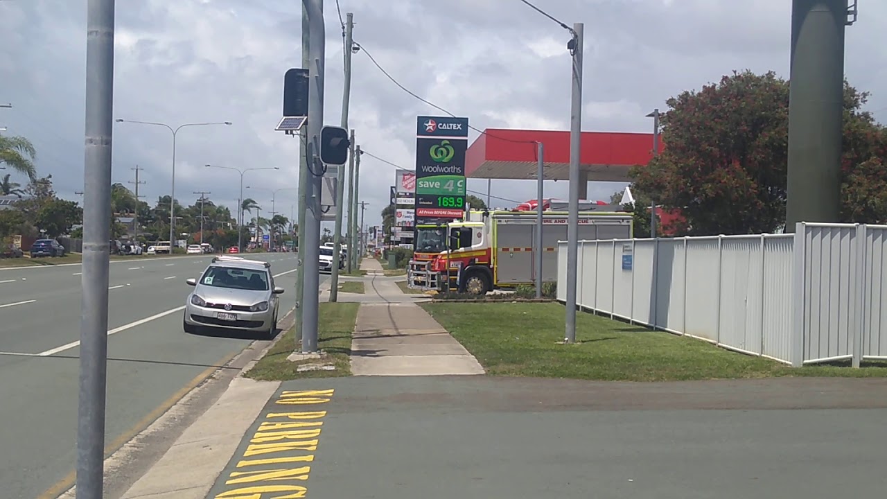 474L arriving at Kawana Auxiliary fire station