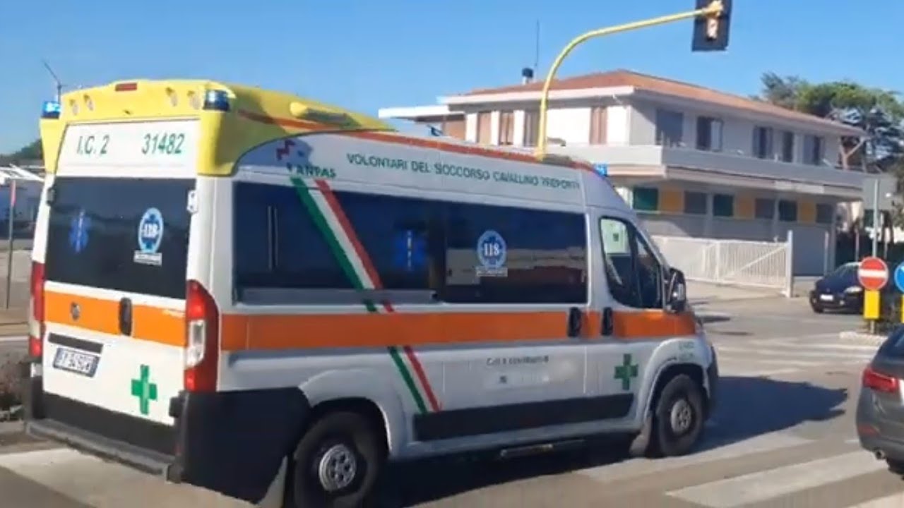 Ambulanza Croce Verde Cavallino-Treporti in emergenza- Ambulance respoding code 3