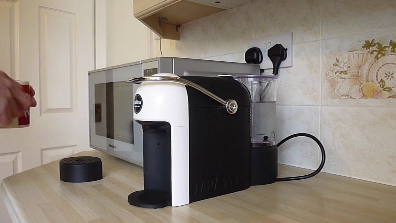 Lavazza A Modo Mio Jolie Coffee Machine & Lavazza compostable pod. See description below.
