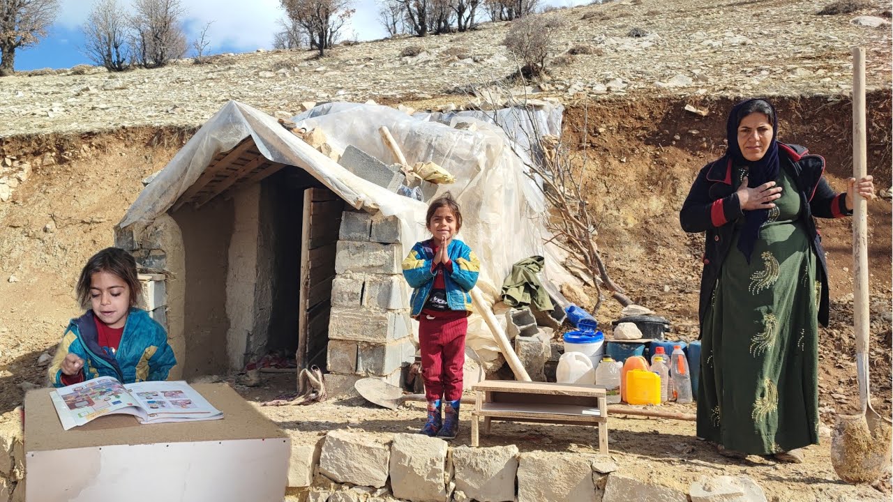 Building a Study Table: A Nomadic Woman's Attention to Her Daughter's Education