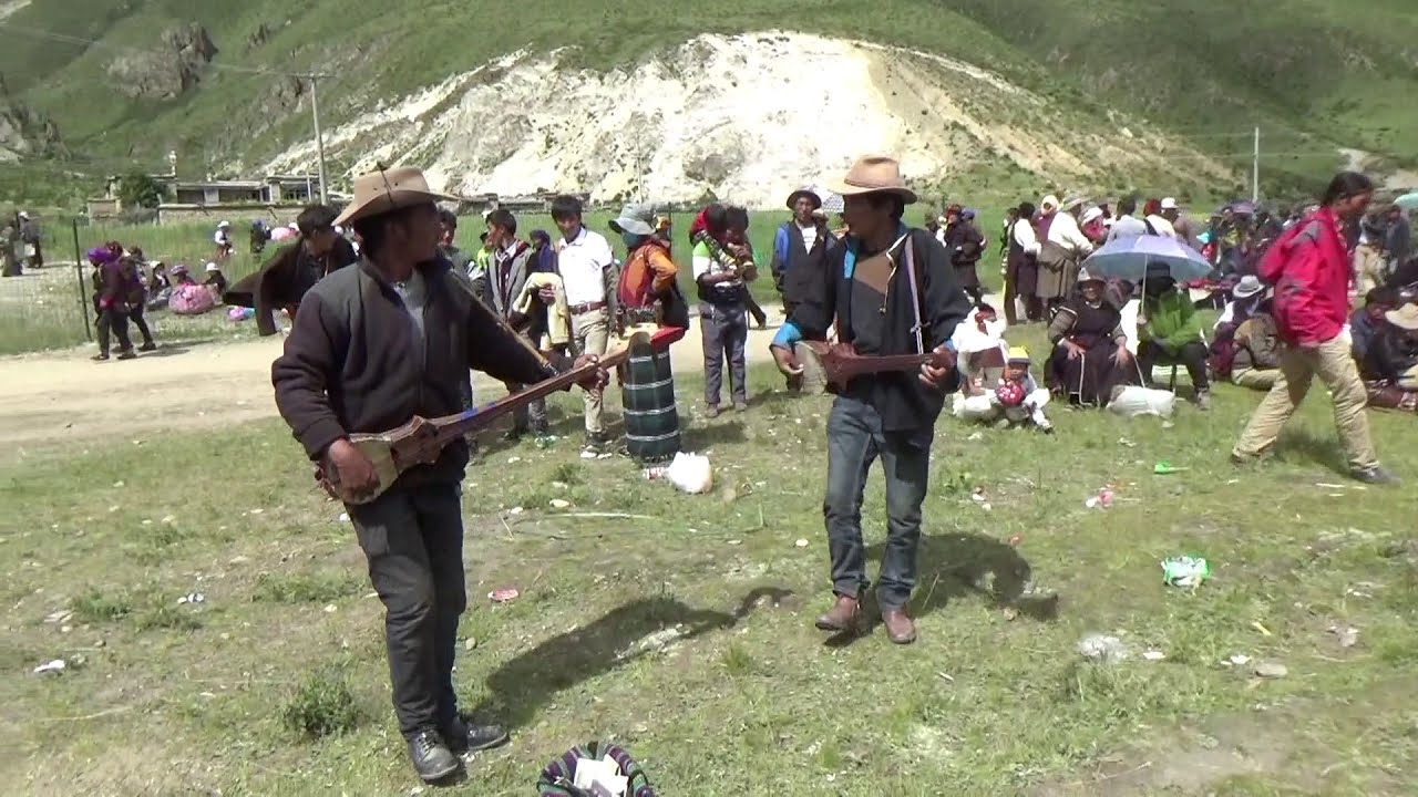 Tibetan local singer,  Drikung thil.